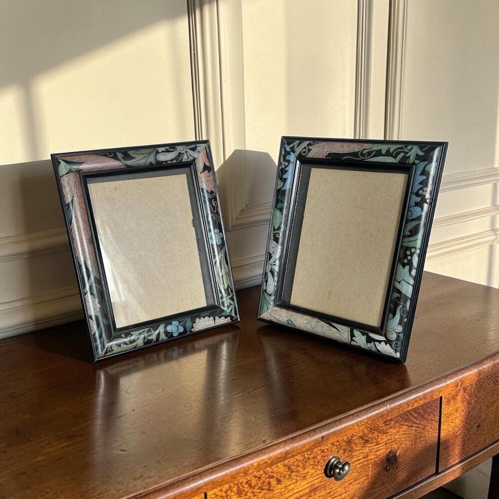 Vintage Arts & Crafts Dark Floral 5x7 Black Tabletop Picture Frame Set